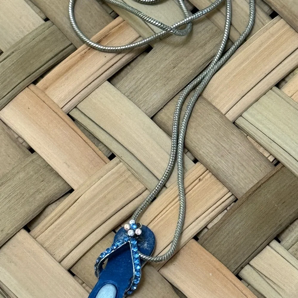 Flip Flop Charm Necklace - Picture 3 of 4